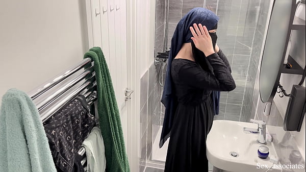 Astaga, Ternyata Cewek Arab Muslim Berhijab Bisa Seperti Itu, Kutangkap Lagi Asyik Masturbasi di Kamar Mandi.