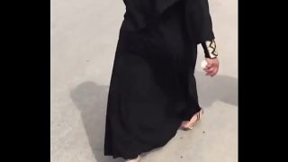Gadis Cantik dengan Payudara Besar dan Bokong Montok