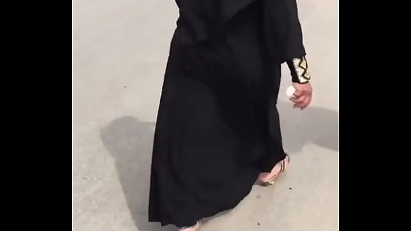 Gadis Cantik dengan Payudara Besar dan Bokong Montok