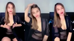 ABG cantik remes tetek di live, bikin makin panas