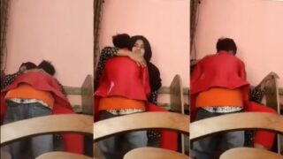 Gadis Kashmir ngentot di warnet dalam film porno desi