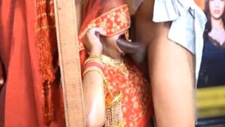 Sasur ngentot memek mulus Bahu di malam pertama nikah
