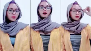 Ukhty Yulia Live Show Pamer Belahan Dada Sampai Nampak Puting