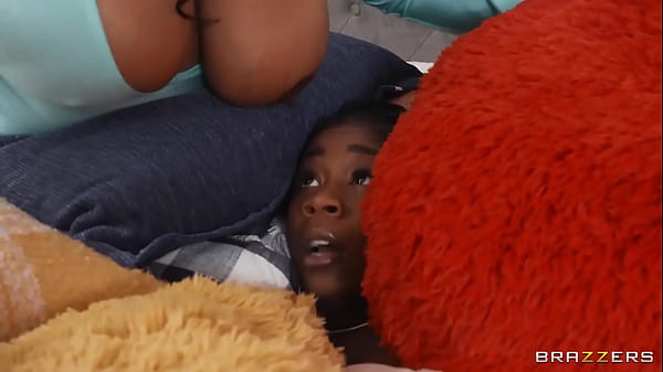 Ngewe bantal doyan threesome, tonton full di https://zzfull.com/haz