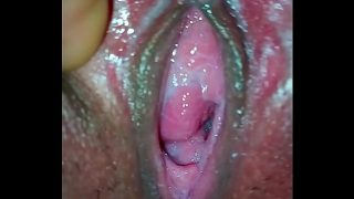 Istri lagi mainin kontol gede suami, crot di dalem desi.