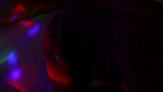 Bokep colombia mami montok ngeblowjob basah di kamar mandi, lanjut ngentot di sofa