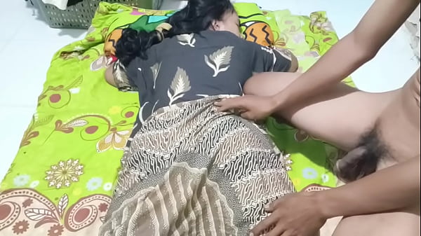 Ngentot bu Ratna, istri seksi yang lagi butuh pelukan