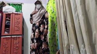 Bu guru lihat murid lagi colmek, langsung diajak crot bareng