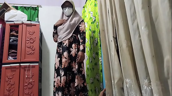 Bu guru lihat murid lagi colmek, langsung diajak crot bareng
