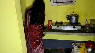 Devar ngeliat bhabhi sendirian di dapur, langsung gas colok memeknya