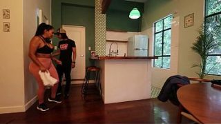 Ibu tiri pink hot ngajarin menantu di ranjang.