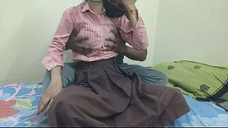 Cewek kuliahan India digebukin pacar di kos, crot di dalem
