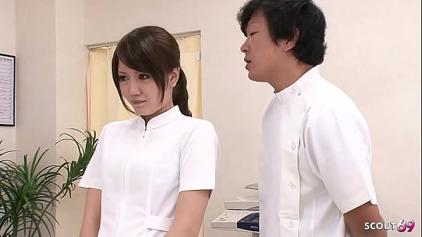 Cewek perawat Jepang muda digilir dua dokter di rumah sakit, kena crot di dalem, MMF 3some, bokep Jepang nggak disensor