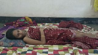 Bhabhi desi digoyang tetangga sampe mampus, ngentot keras di kamar kosong