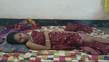 Bhabhi desi digoyang tetangga sampe mampus, ngentot keras di kamar kosong
