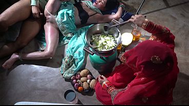 Ibu tiri di dapur, resep pedas bikin ngilu, desi hot mama siap menggoda