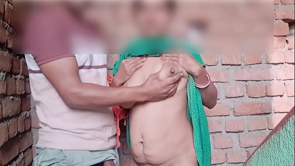 Desi cewek cantik ngentot memek basah.