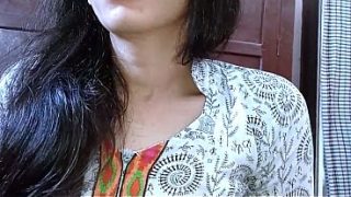 Tuan rumah ngewe habis-habisan sama tukang listrik di kamar mandi.