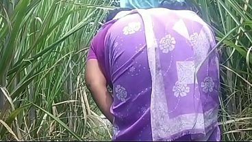 Desa India, pasangan bercinta di luar, basah kuyup kena panas
