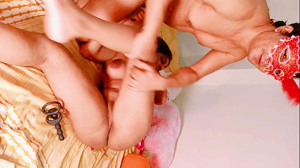 Kakak tiri sama adik tiri ngewe keras pertama kali, nggak kuat nahan
