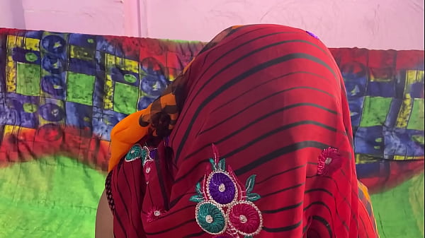 Sasur ne apni bahu ko choda jab wo sone jaa rahi thi, desi Indian hard sex fuck viral MMS, Hindi voice.