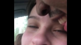 Temen cewek lesbian basah kuyup pas latihan, langsung nundukin pantat siap digenjot.