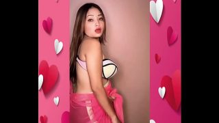 Desi cewek goyang-goyangin toket sampe muncrat.