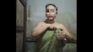 Pengen mandi sambil ngentot bareng kamu, basah-basahan sambil mainin kontol.