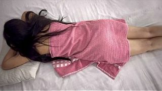 NRI cewek pantatnya dipijit pelayan, terus kontolnya nusuk memek sambil pantat gede digoyang