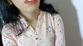 Cewek yang datang ngontrak rumah malah ngewe sama tuan tanah, full HD suara Hindi jelas, video desi bokep seru.