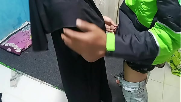 Tadi gue prank ojol, langsung ngajak ngentot di pinggir jalan
