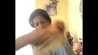 Malu-malu tapi pengen digituin sama pacar di depan kamera.