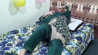 Seorang ibu rumah tangga India panggil bocah muda, lalu digebukin hot sampai meraung-raung, audio Hindi bikin desah