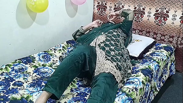 Seorang ibu rumah tangga India panggil bocah muda, lalu digebukin hot sampai meraung-raung, audio Hindi bikin desah