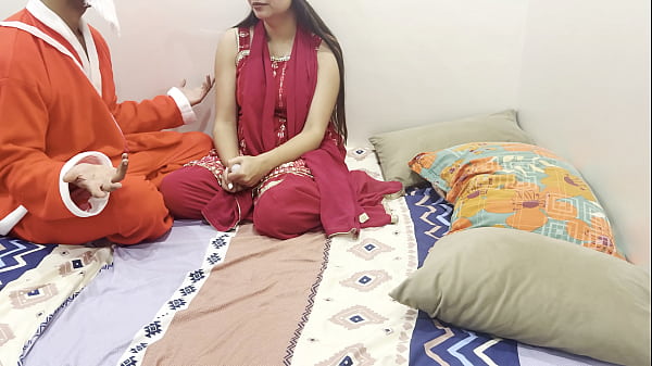 Tahun baru 2026 video bokep paling hot dengan dirty talk bahasa Hindi roleplay saarabhabhi sange banget main sama santa.