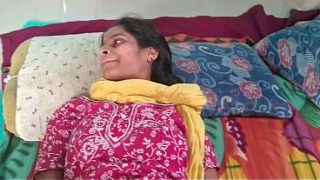 Desi bhabhi ke padosi ne pel diya, kutiya bana ke chod diya.