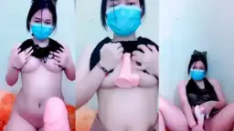 Cici Molly ngentot mangga pake toge jepit, dildo tembus dalem