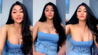 Reva cewek seksi goyang hot di Mango Live bikin ngaceng