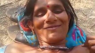 Video ngocok seru gadis desa dan randi di hutan, bikin makin basah