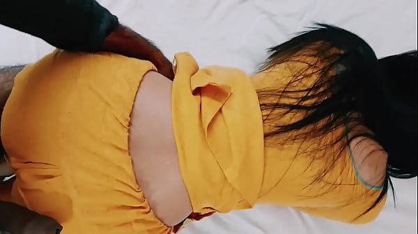 Desi Chachi lagi digilas kontol gede tanpa ampun.