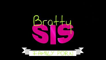 Gracie Gates & Brookie Blair ngajak stepbro: “Ayo ngentot bareng dulu, baru ke pantai”