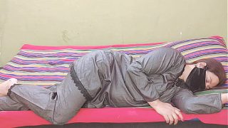 Bhabhi Pakistan digebug cepat keras gaya doggy dengan suara desi Hindi