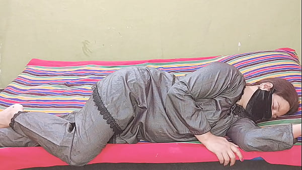 Bhabhi Pakistan digebug cepat keras gaya doggy dengan suara desi Hindi