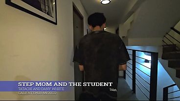 Ibu tiri lagi ngajarin murid biar makin panas di ranjang.