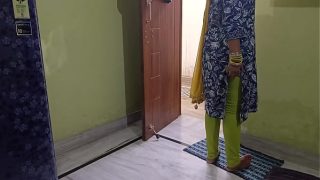 Bapak mertua India ngewein mantu sambil pura-pura kasih obat sakit!