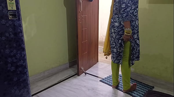 Bapak mertua India ngewein mantu sambil pura-pura kasih obat sakit!