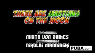 Kosmonot Rusia Nikita Von James diperintahkan untuk diam oleh jenderalnya, mulut manisnya dibungkam paksa.