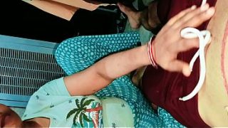 Desi bhabhi lagi ketat, ngentot sambil moan jelas pake suara Hindi, bikin orgasme – bhabhi loncat-loncat di kontol gede