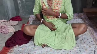 Tonton video anal India paling hot, Desi pakai salwar shirt seksi, bikin ngaceng!