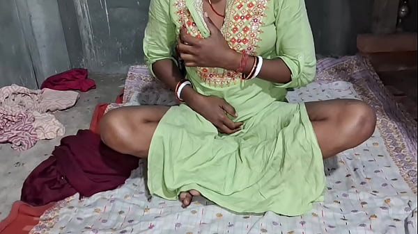 Tonton video anal India paling hot, Desi pakai salwar shirt seksi, bikin ngaceng!